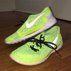 Neon yellow Nike’s